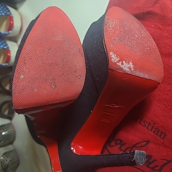 Christian Louboutin - Picture 6 of 8
